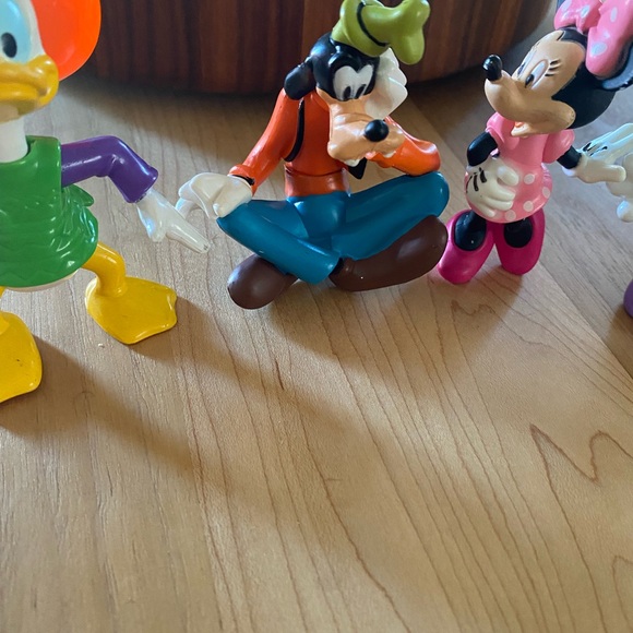 4 Vintage Disney PVC Epcot Collectible Minnie Daisy Goofy Donald Figurine Toys - Picture 3 of 14
